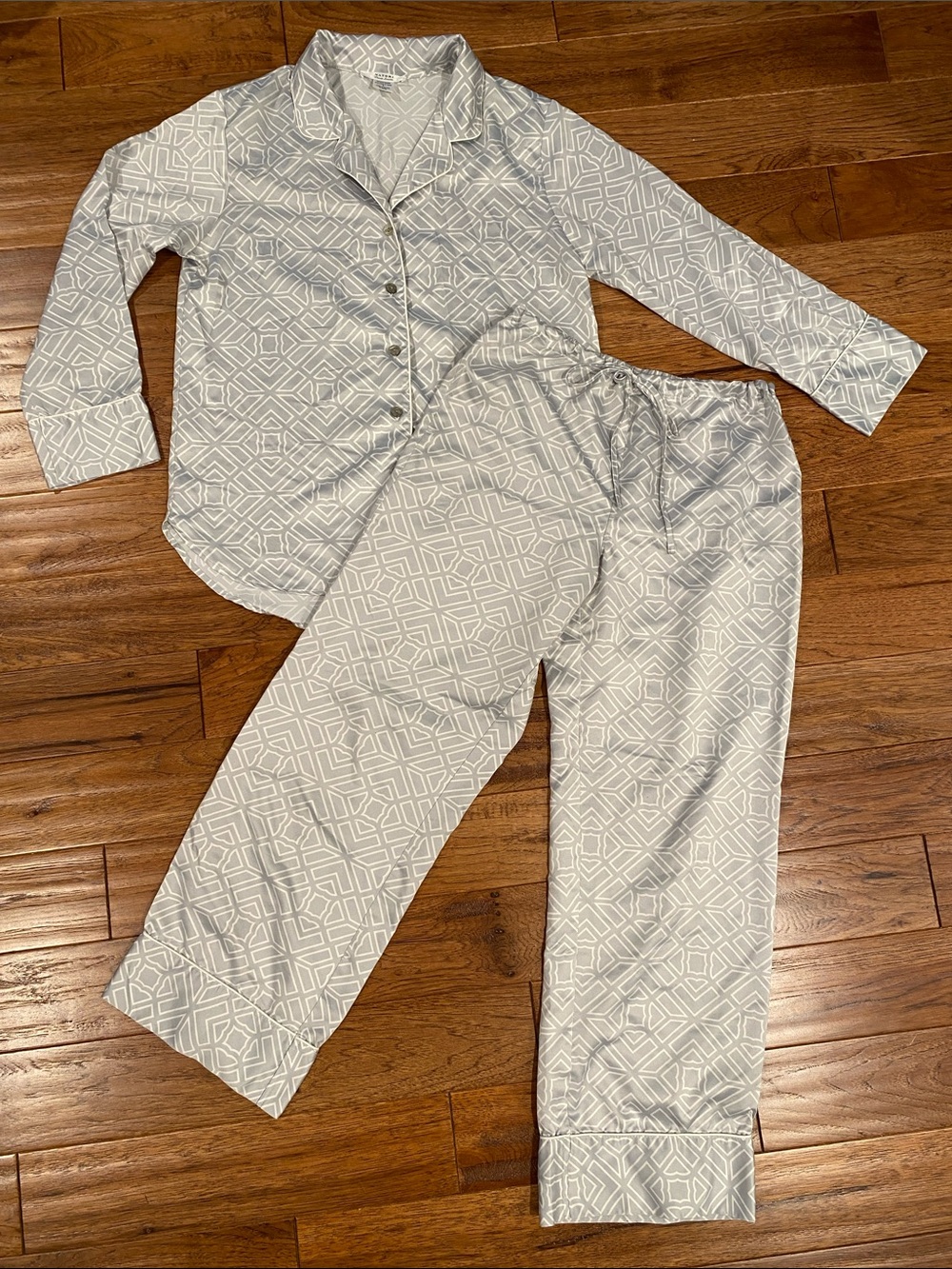 Natori Gray and White silky Pajama Set